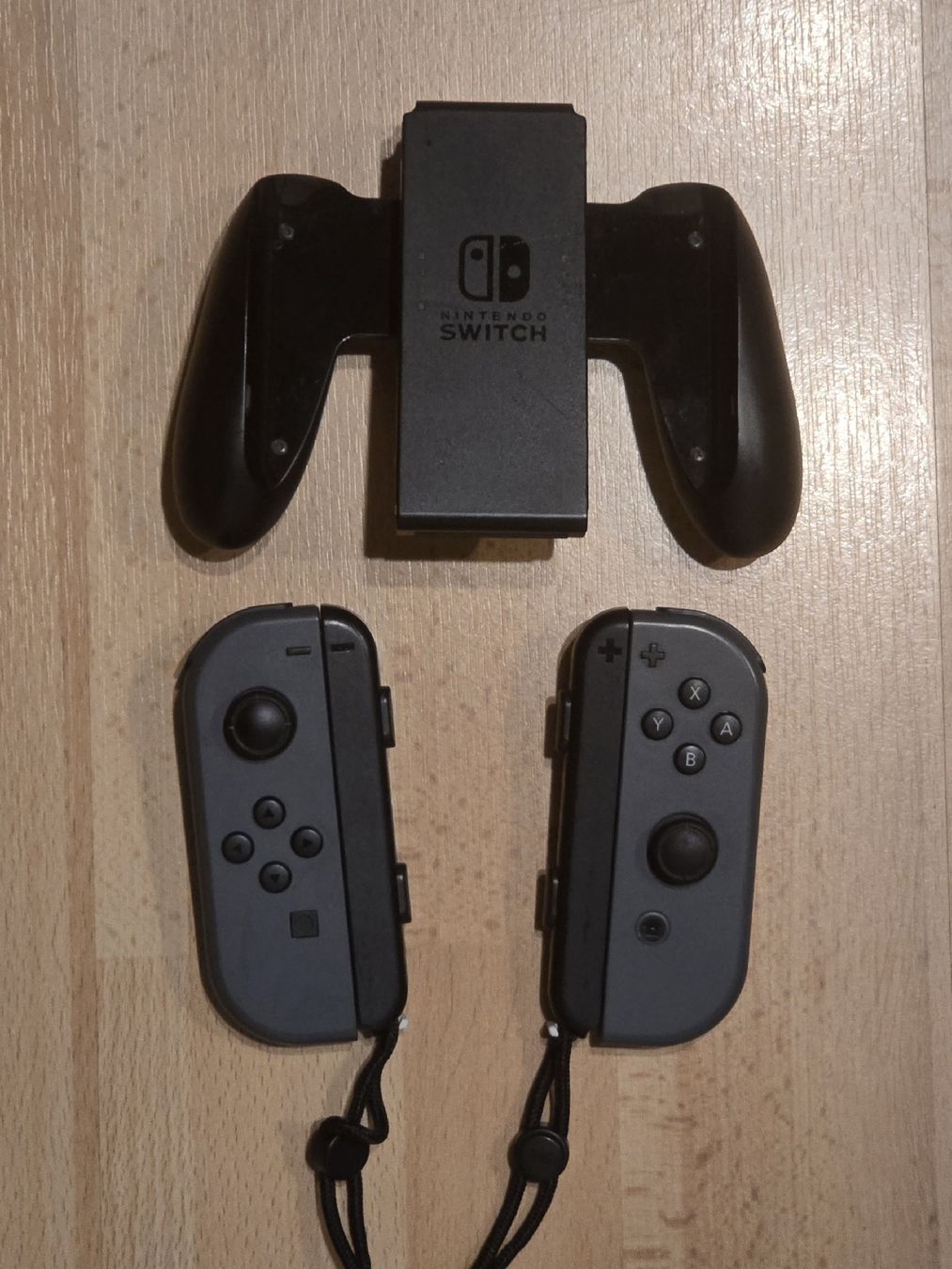 Nintendo Controller: Nintendo Switch Joy-Con Set + Joy-Con Grip / Controller – Usato da Grandval venduto da Golumbus