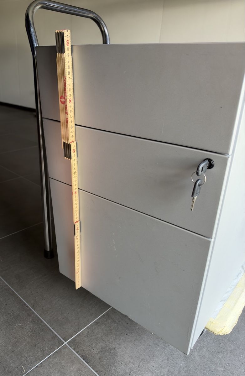 Armadi: Aktenschrank rollbar/abschliessbar – Usato da Schlosswil venduto da L_F 3