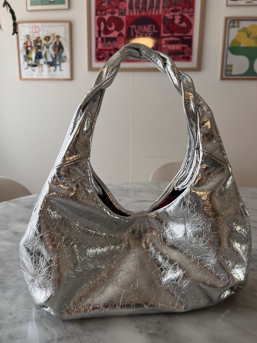 Sandro Borse da donna: Sandro Silbernen Leder Tasche Boho Twist Handke – Usato da Hünenberg See venduto da mississauga 4