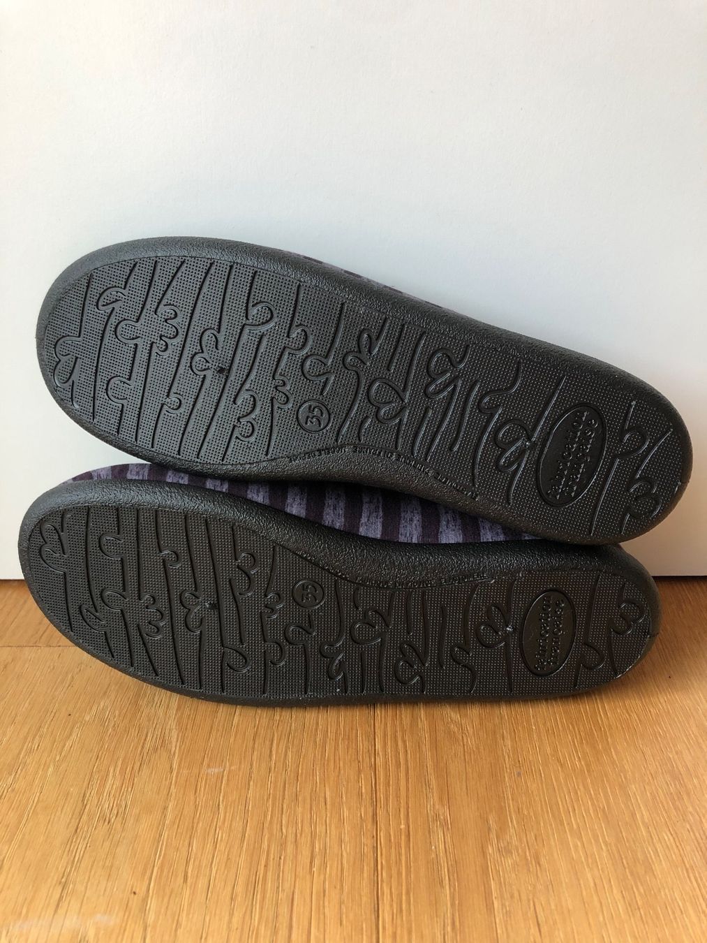 Scarpe per ragazzi: Neue Hausschuhe Gr.35 – Nuovo (secondo la descrizione) da Lengnau BE venduto da Rubin27 2