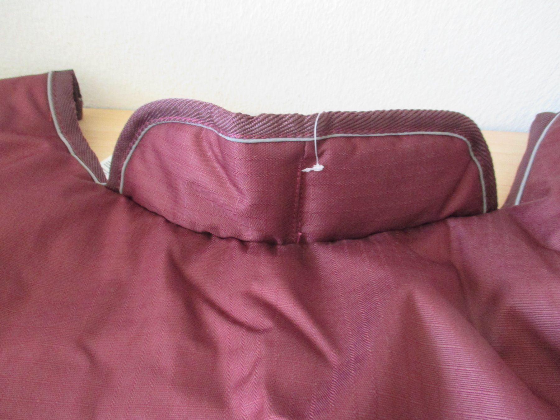 Abbigliamento: Wattierte Warme Hundemäntel Bordeaux Neu Gr.64cm oder 75cm – Nuovo e nell'imballaggio originale da Winterthur venduto da katzen07 8