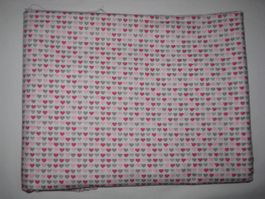 Baumwolltoff weiss mit pink/taupe/rosa Härzli
