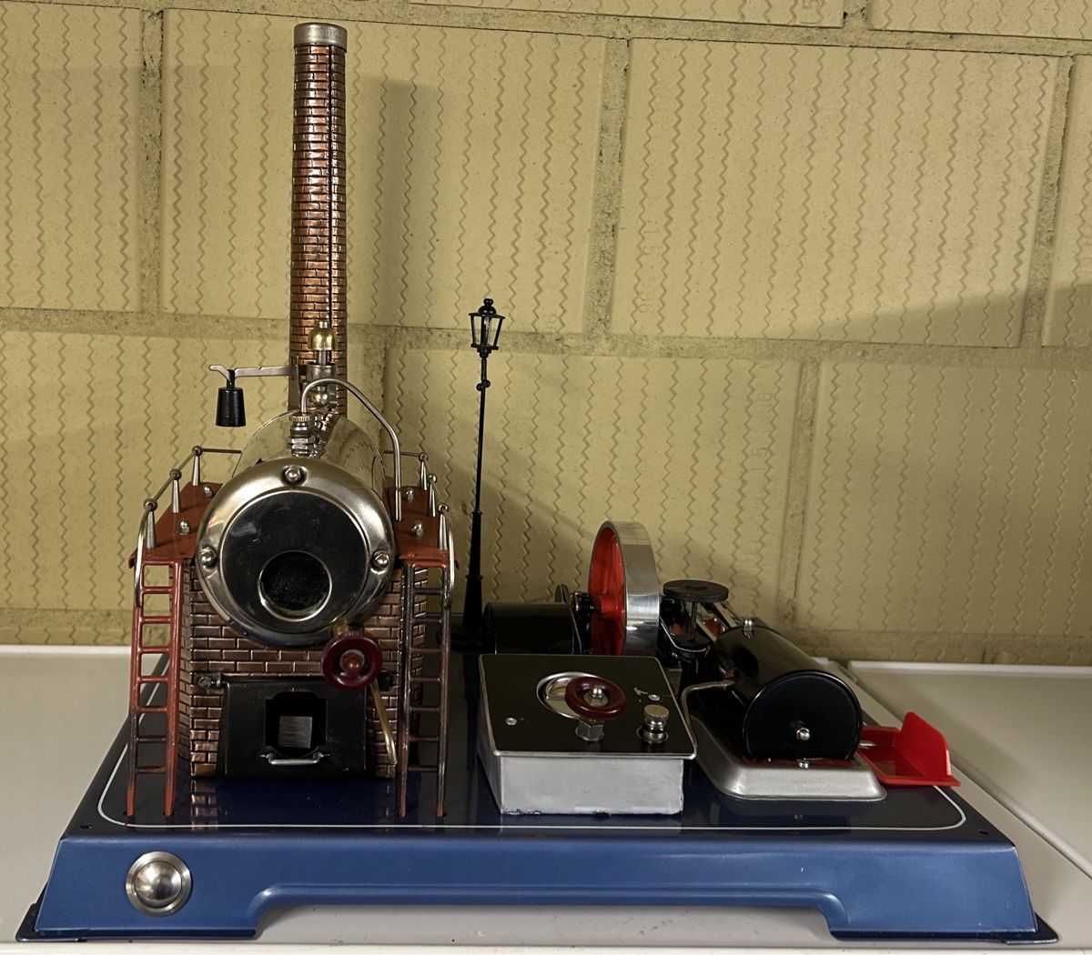 Wilesco Kit di modellismo & Modellini statici: Wilesco -D24 mit Gasfeuerung – Usato da Niederscherli venduto da dampfueli 6