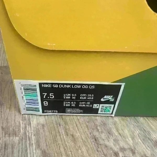Nike Scarpe da uomo: Nike Mistery Bag complet jamais ouvert – Nuovo (secondo la descrizione) da Réchy venduto da gar_x6yx