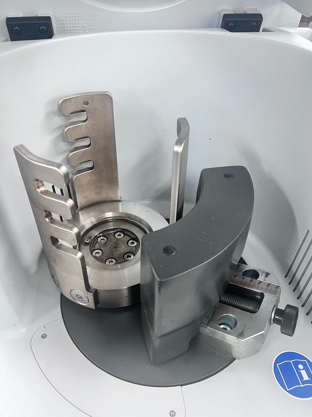 Accessori da laboratorio: Retsch Planetenmühle, Kugelmühle PM 100 – Usato da Niederdorf venduto da LeptonAG_Labor 6