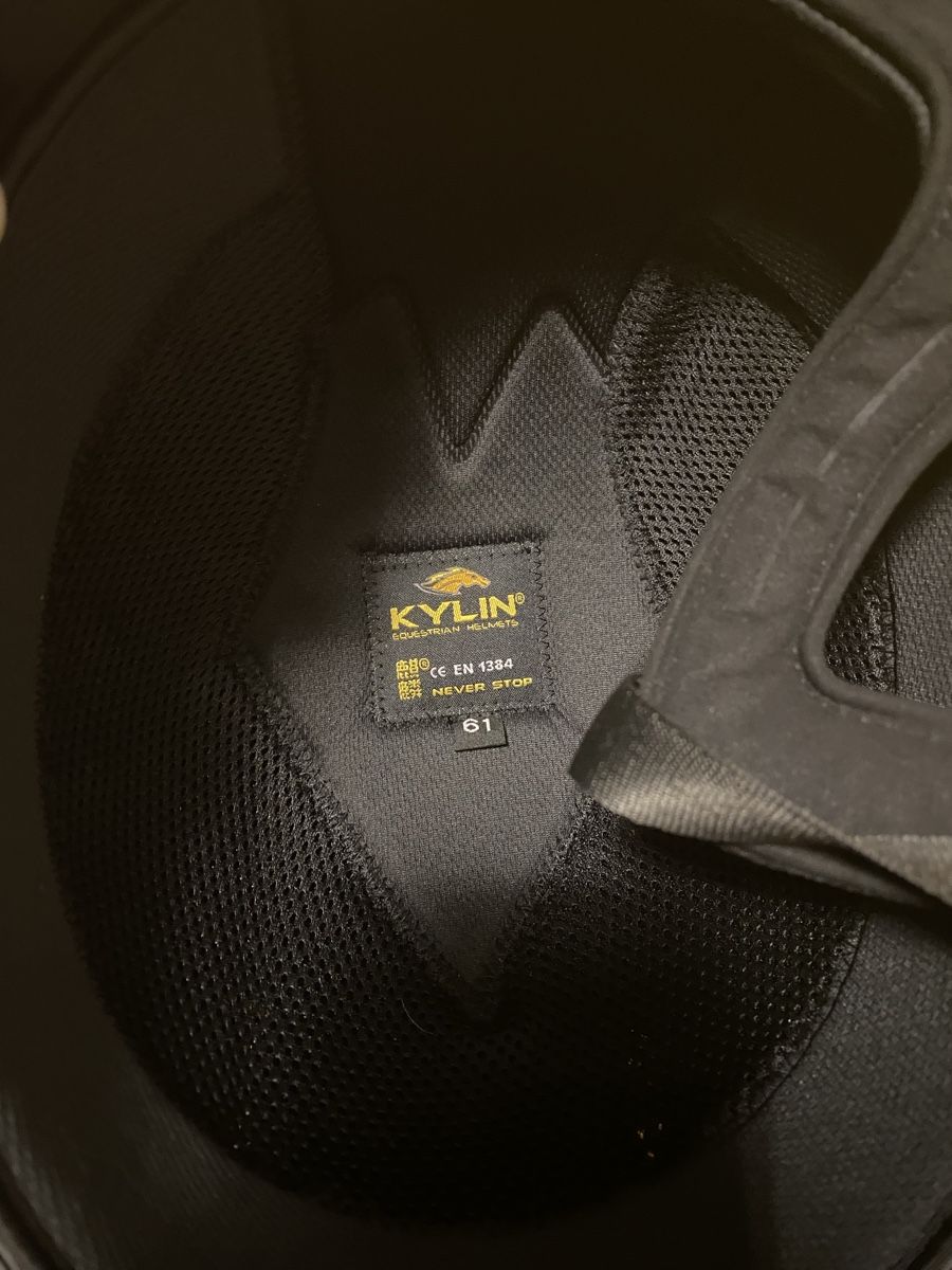 Lotti di vestiti: Reit Helm und Handschuhe – Nuovo e nell'imballaggio originale da Oftringen venduto da mercedes019 2