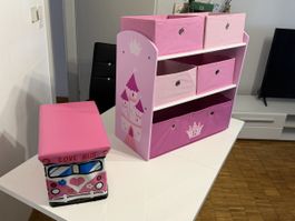 Kinderzimmerregal für Spiele