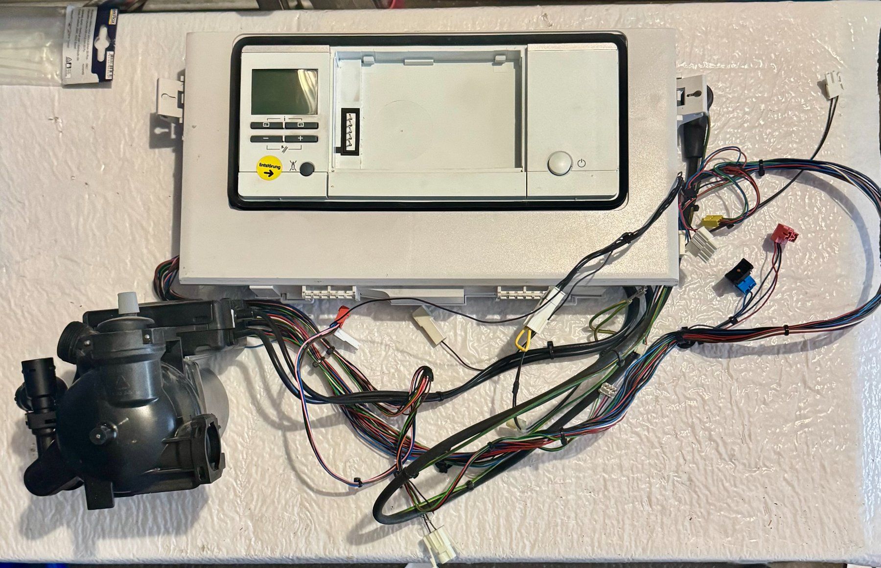 Radiatori: Steuerung Vaillant mit pumpe – Usato da Basel venduto da peterfalk