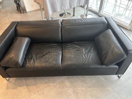 Canapé Ligne Roset cuir noir état d'usage visible
