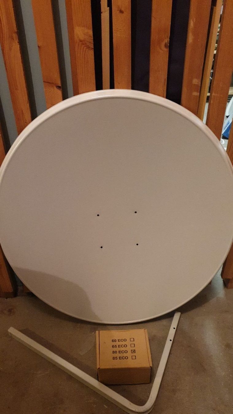 Schalen: Satellitenschüssel 80cm – Neu und originalverpackt aus Gossau SG von ismetinho
