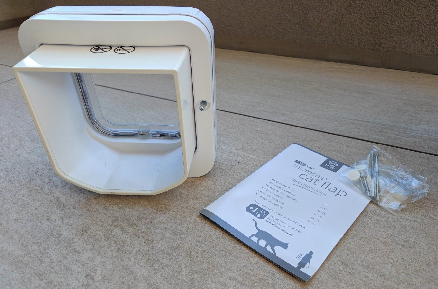Katzenklappen: SureFlap Mikrochip Katzenklappe weiss – Gebraucht aus Windisch von Gravit 1