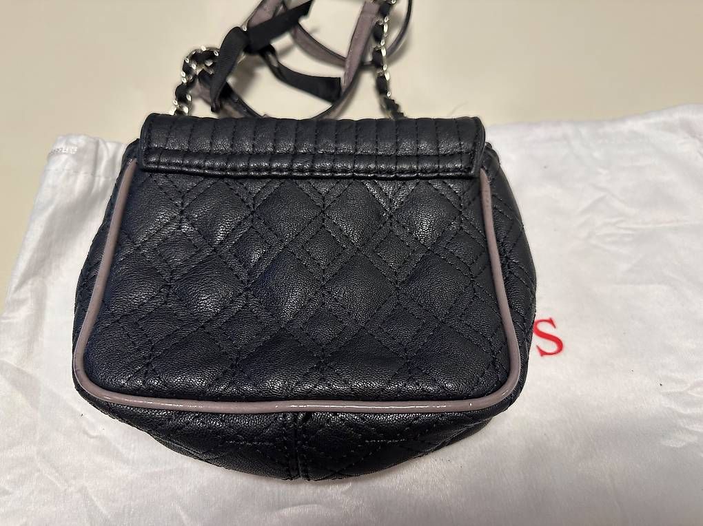 Guess Borse da donna: Guess Umhängetasche schwarz – Usato da Niederhasli venduto da R__A 1