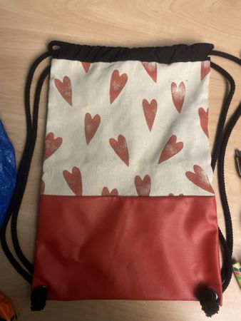 Rucksack mit Herzmuster und Kunstleder rot Neu