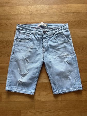 Liu Jo gr. 32/46 waist 32 kurze Hose Mann