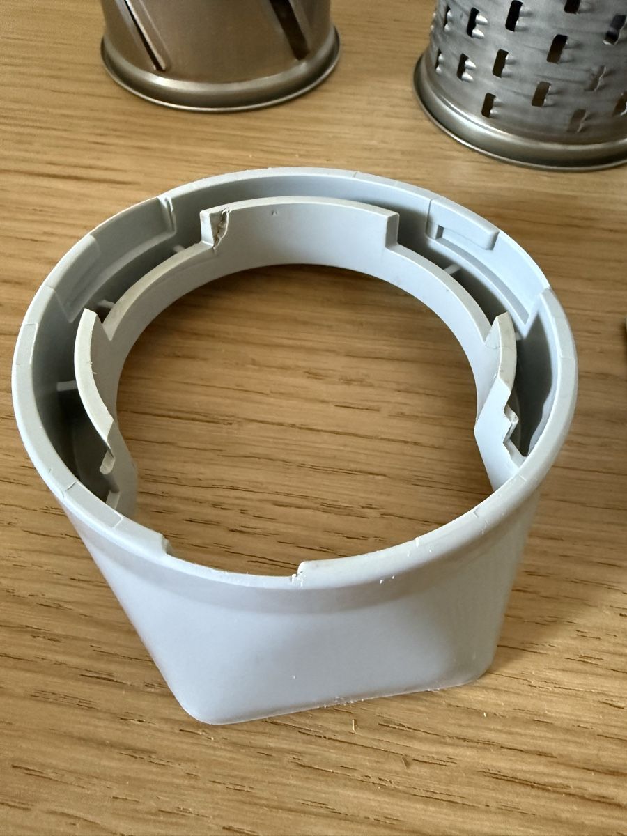 Kitchenaid Elettrodomestici da cucina: Accessoire KitchenAid râpe trancheuse – Usato da Kloten venduto da Mumiiin 4