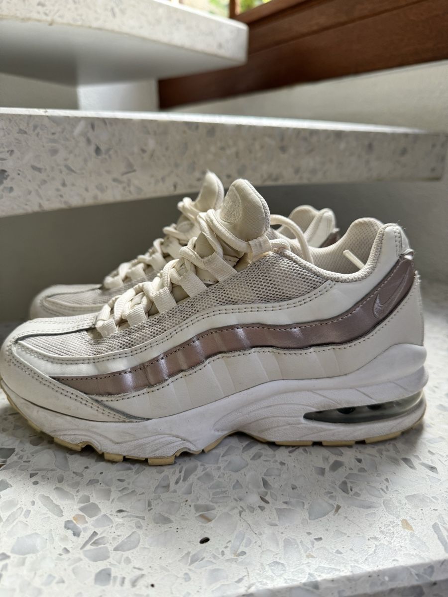 Nike Scarpe da donna: Nike Air Max Limited Edition – Usato da Bevaix venduto da Charlene18 1