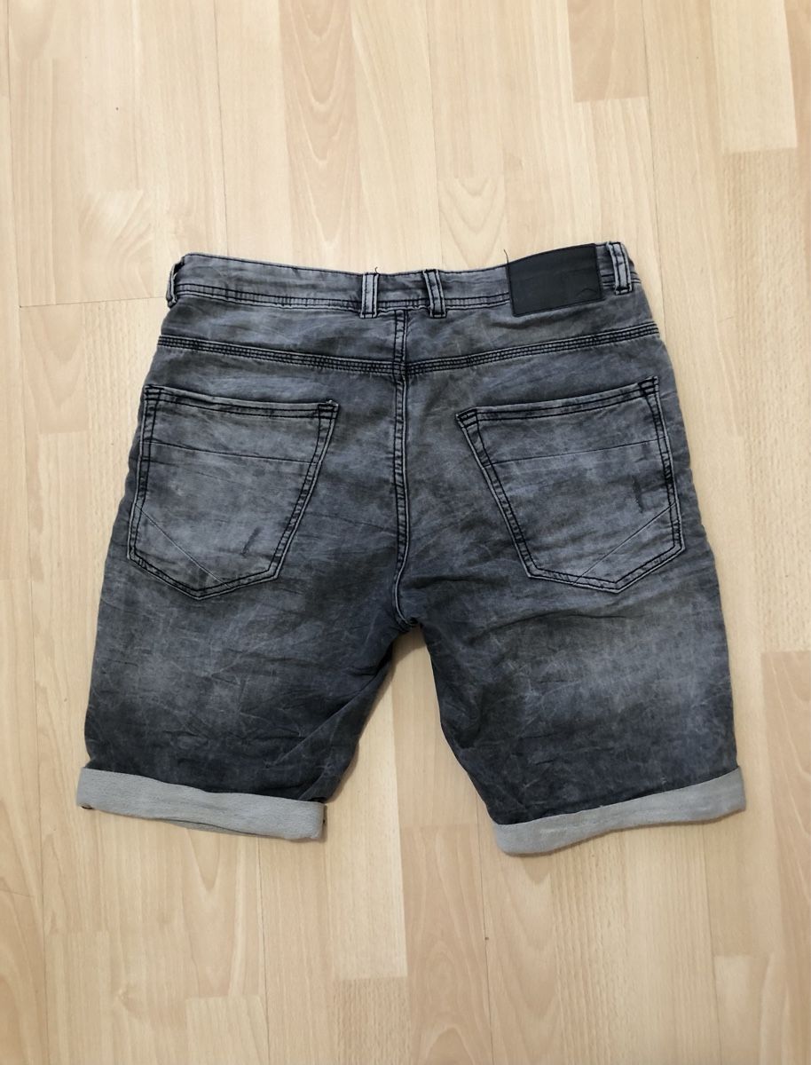 Jeans: Kurz Hose Gr.S – Usato da Chur venduto da vicky7 7