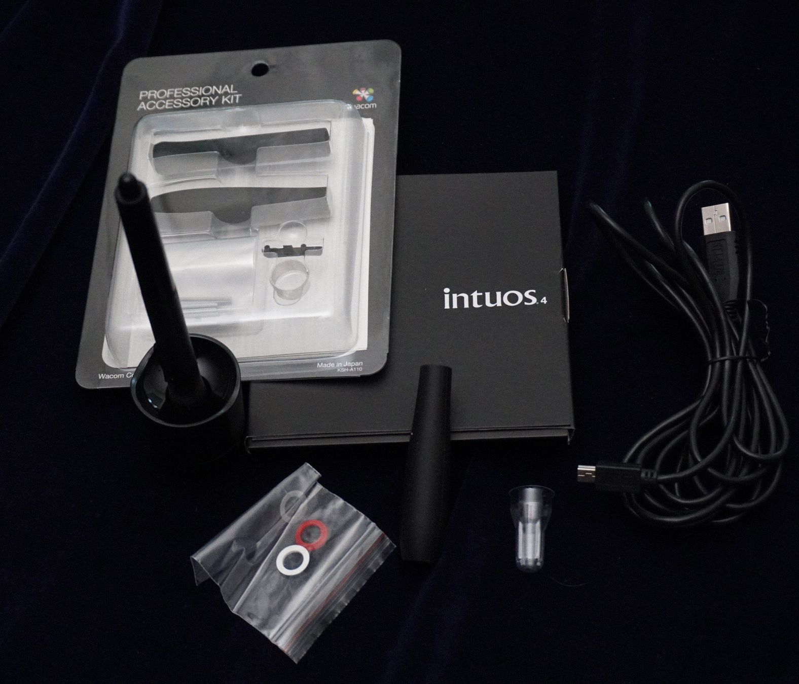 Wacom Tablet PC: WACOM- Intuos 4, L (Larg) – Nuovo (secondo la descrizione) da St. Gallen venduto da Acer0110 3