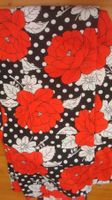 Feiner Baumwollstoff Schwarz-Weiss mit roten Rosen 170x140cm