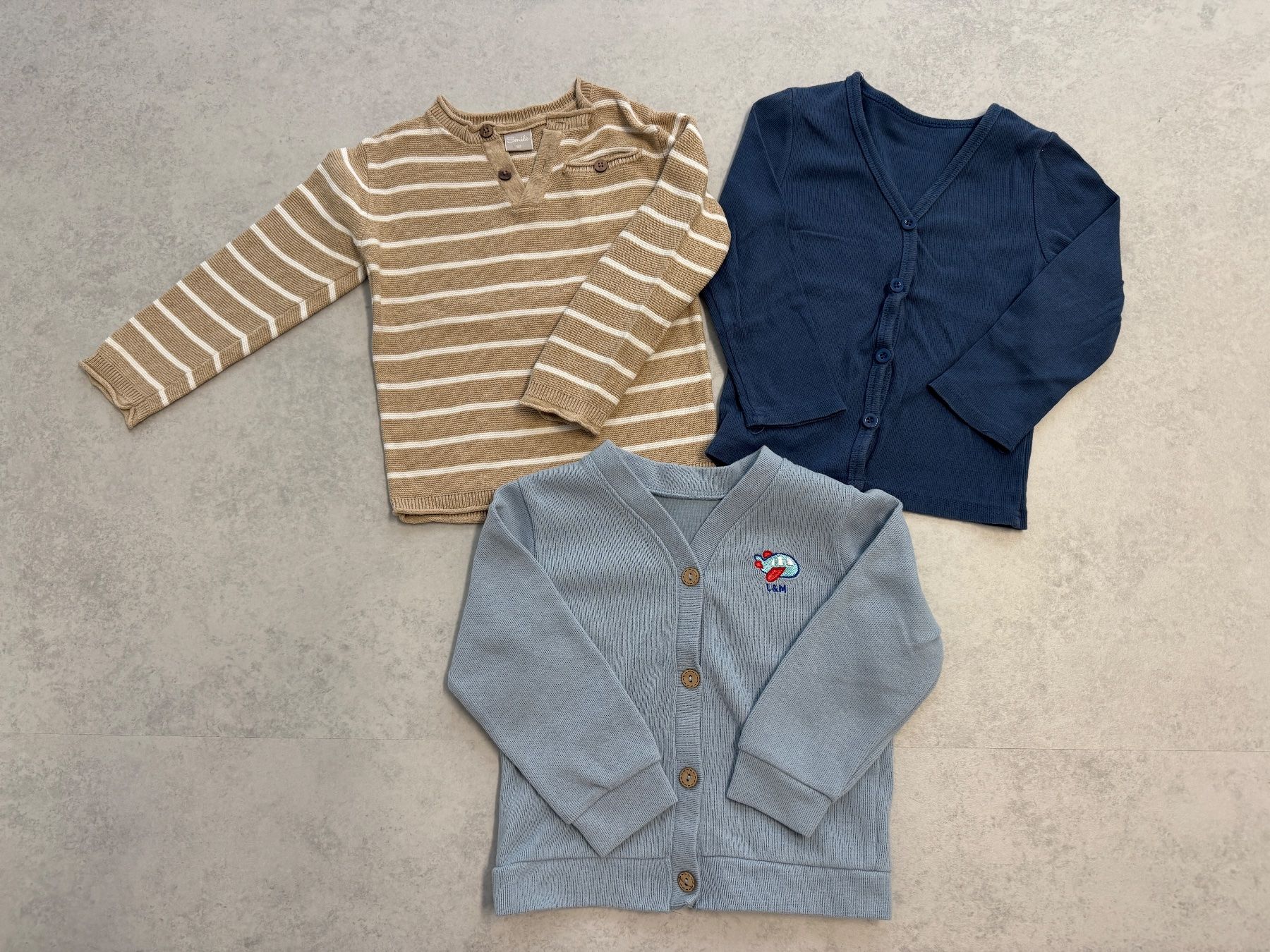 Lotti & Set di vestiti: Pullover Jäckli Oberteile Gr. 92 – Usato da Bonaduz venduto da lut_6rts