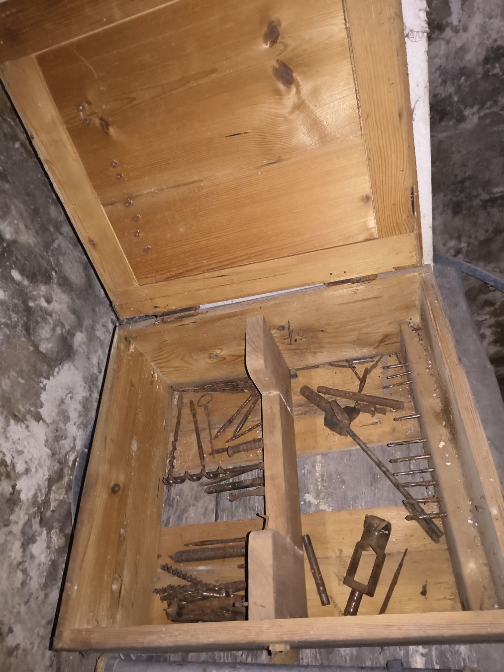 Casse di trasporto: Antik Holzkisten mit Werkzeug – Usato da Volketswil venduto da wrrhx 6