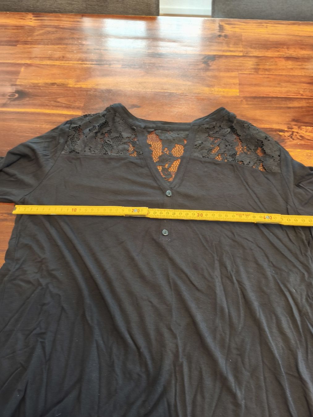 Blusen, T-Shirts & Tops: Damenbluse, Schwarz, 95% Viskose – Gebraucht aus Wohlen AG von art_9qvl 4