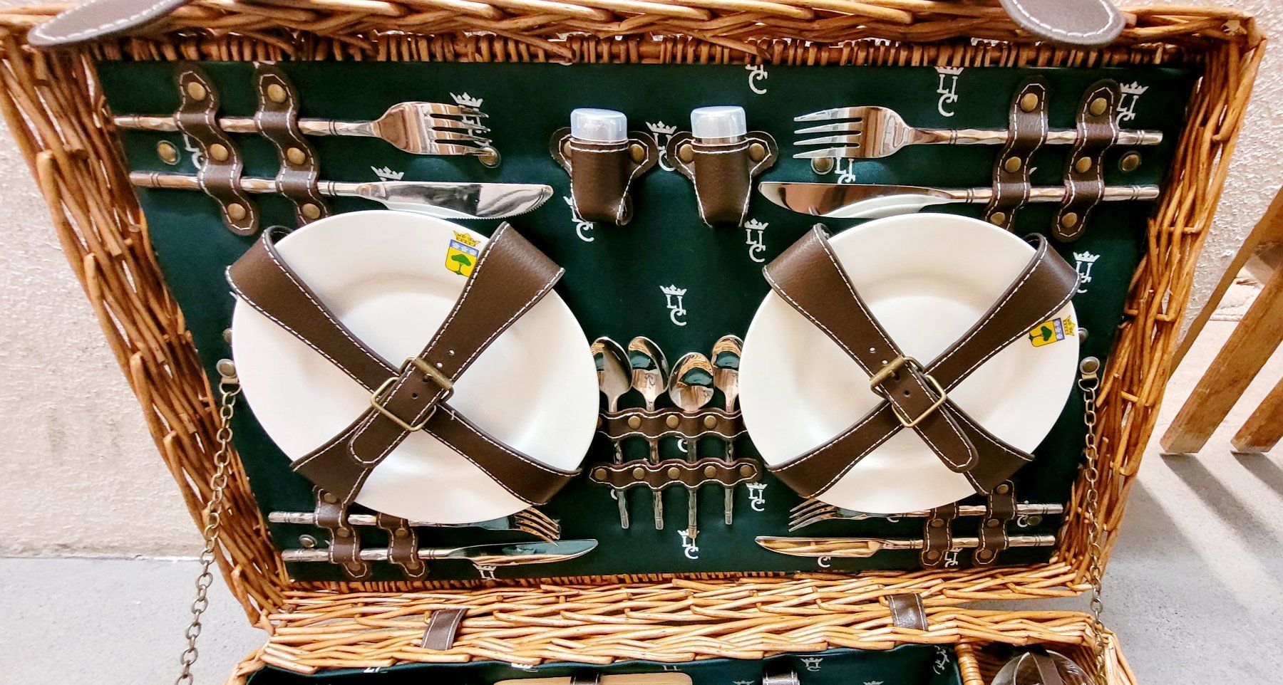 Reisekoffer: Picknick-Koffer, Picknick-Korb neu – Neu (gemäss Beschreibung) aus Zürich von  1