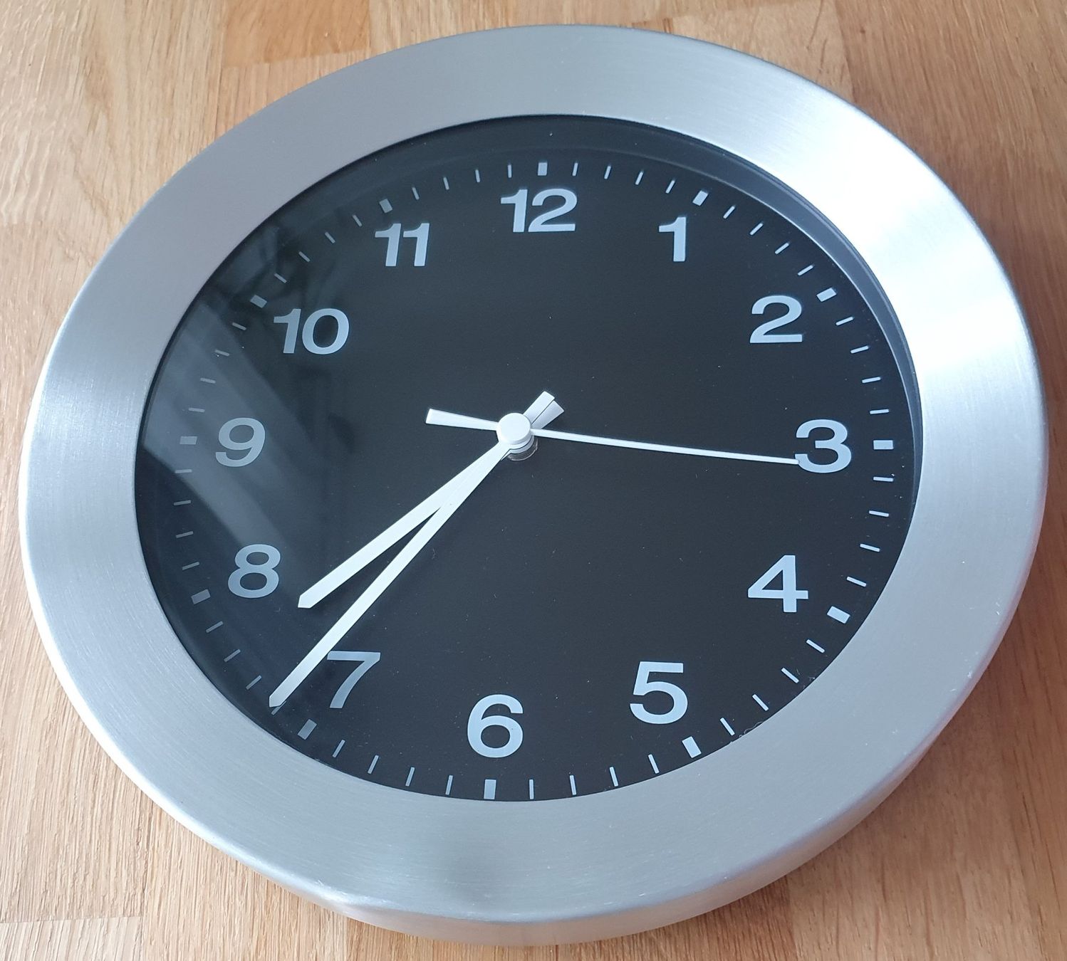 Orologi da terra & Orologi da parete: Horloge murale en alu – Usato da Court venduto da Jovi2