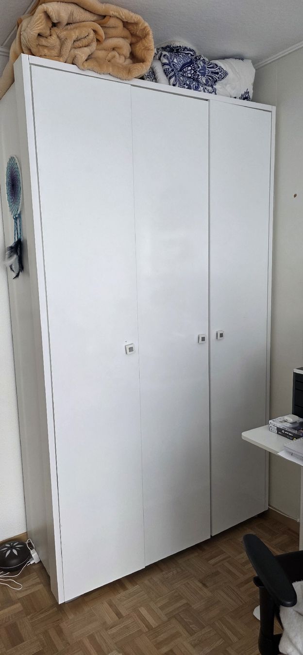 Armadi: Schrank 220 x 122 x 54 cm – Usato da Aeschi SO venduto da trindade 4