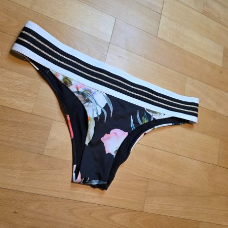 Bikinihose Gr. M floral mit Goldbund