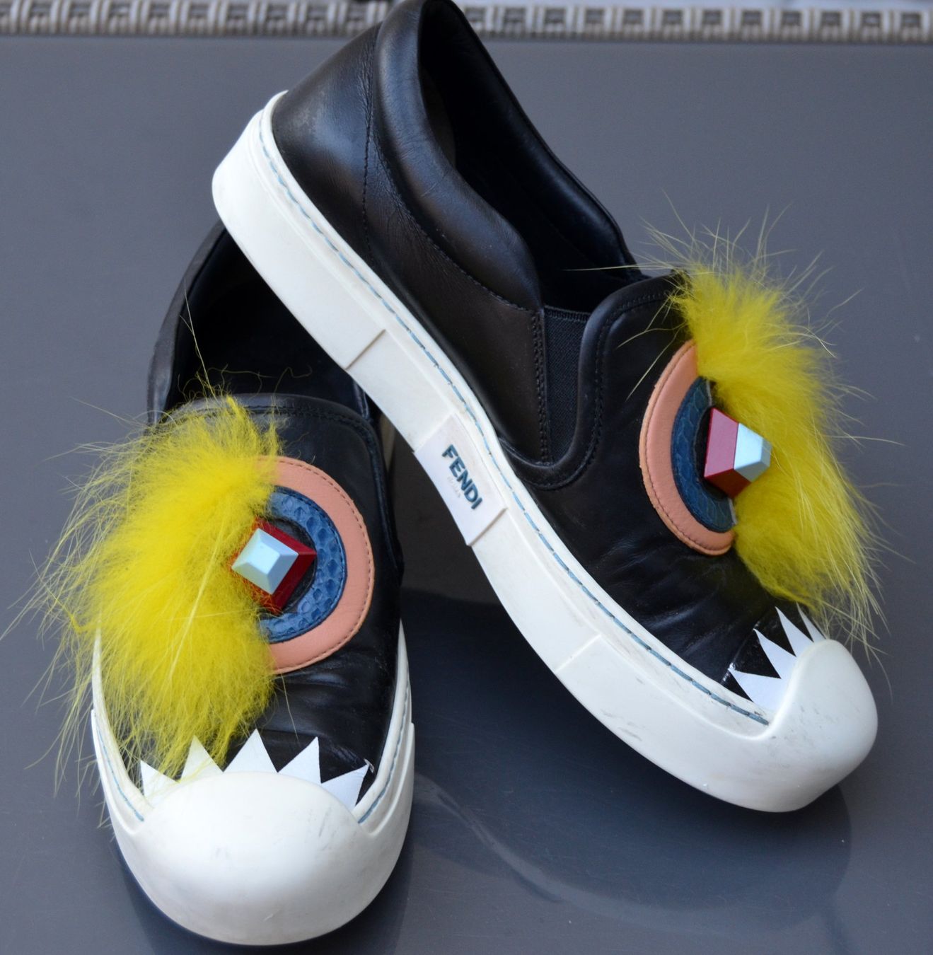 Fendi Damenschuhe: Fendi Monster Sneakers 36 – Gebraucht aus Collonges von Auganien 3