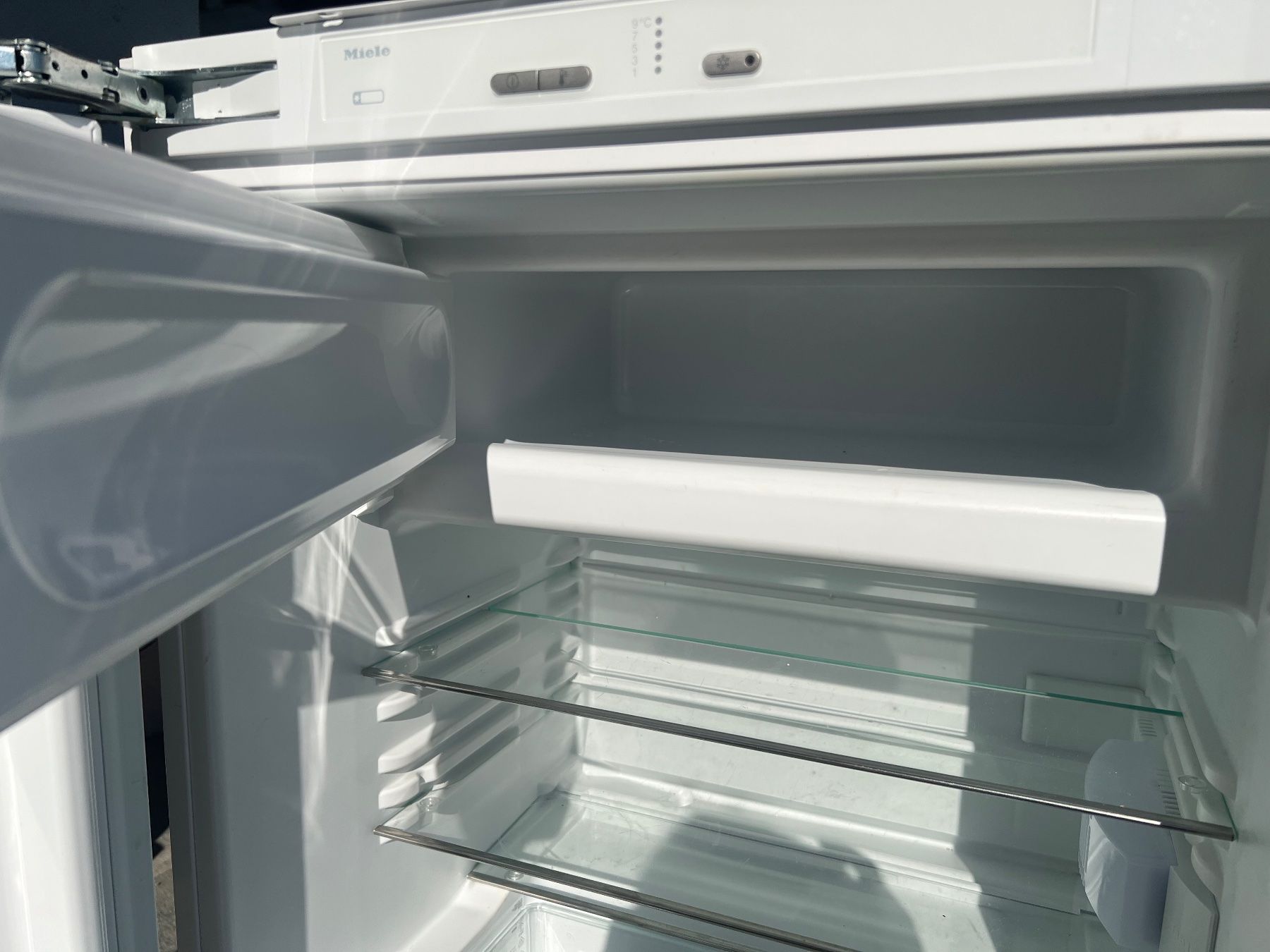 Miele Kühlschrank: Miele Einbaukühlschrank mit Gefrierfach – Gebraucht aus Hergiswil von sar_mw5s 5