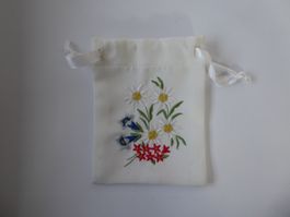 Stoff Beutel mit Edelweiss, Enzian, Blumen Stickereien