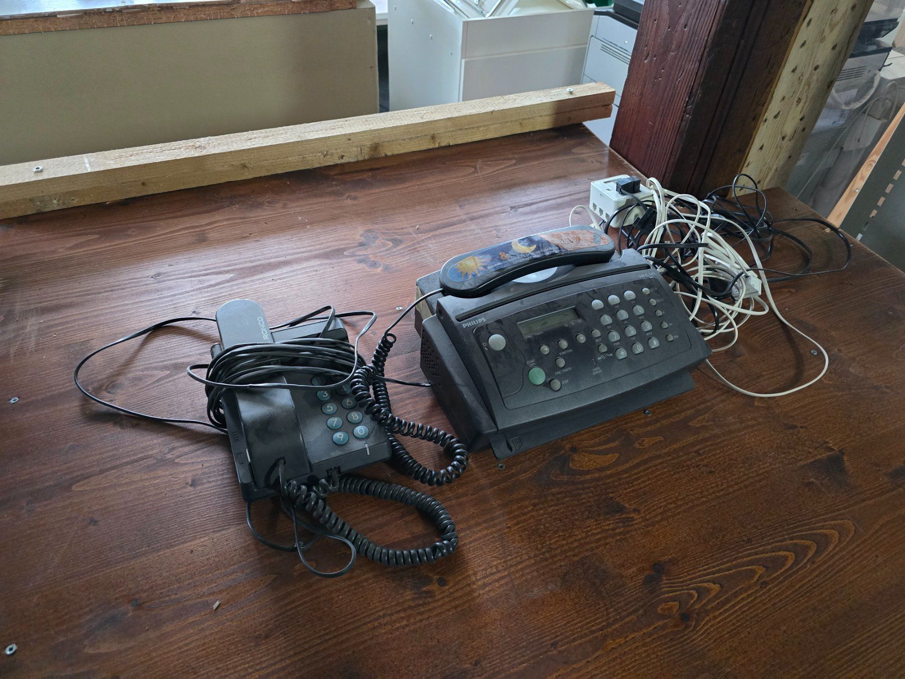 Telefone: 2x Old School Festnetz Telefone ab 1.- – Gebraucht aus KRINAU von Mio_Liqstyle