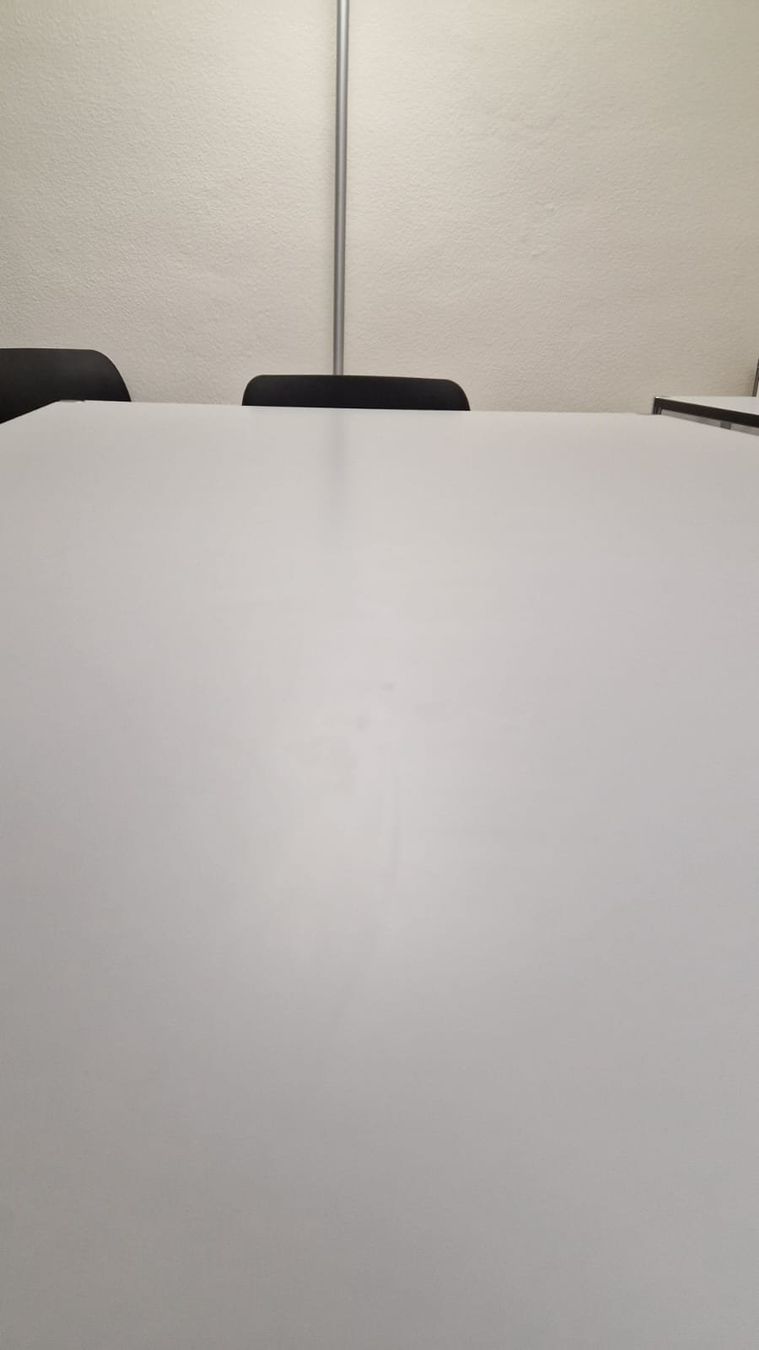 USM Scrivanie: Rarer USM-Tisch 150 cm x 100 cm - Perlgrau "weiss" – Usato da Luzern venduto da Greg_K93 1