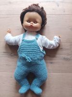 Vintage Puppe mit Schlafaugen und Strickkleidern