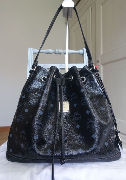 Original MCM Bucket Bag mit Lion-Anhänger (Gebraucht) in Dottikon für ...