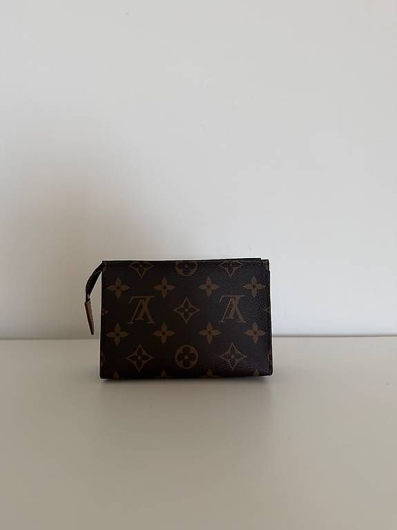 Custodie per cosmetici: Louis Vuitton Poche Toilette 15 Monogram – Usato da Basel venduto da Ohschaumal 2