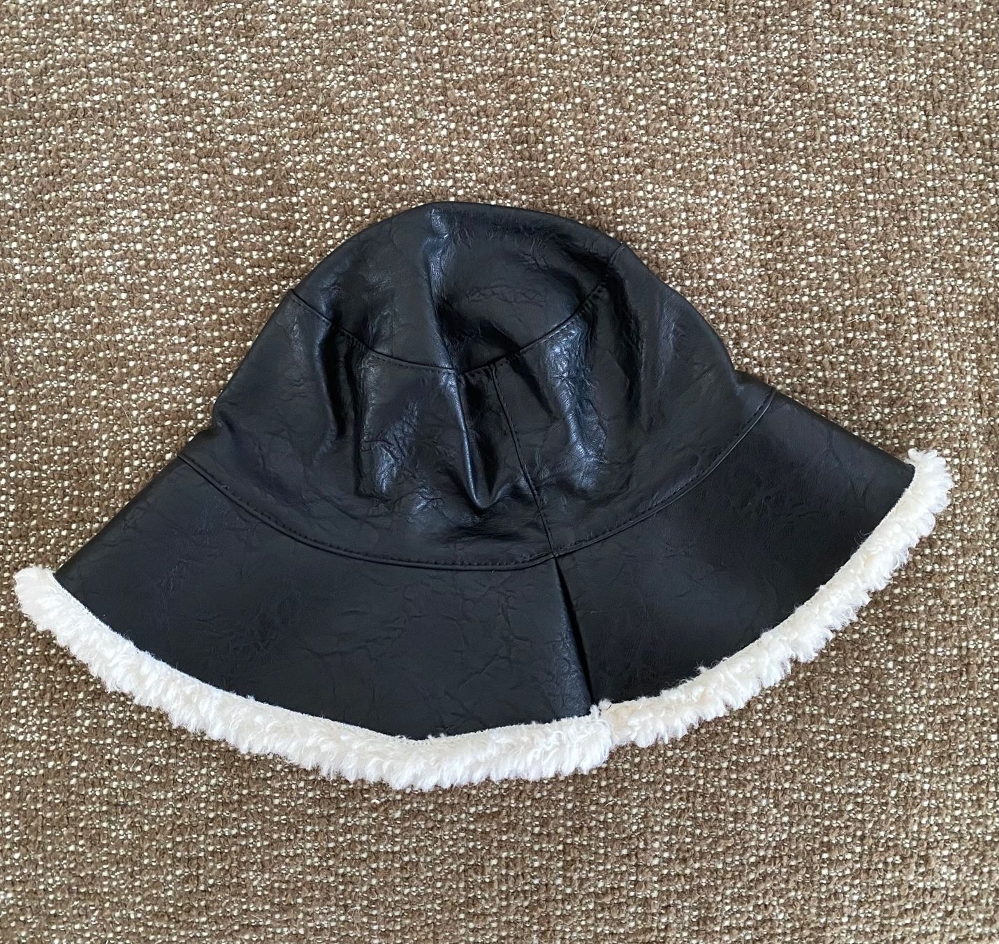Chapeaux, bonnets & casquettes: Bucket hat / bob, M – Neuf (Voir description) à Bussigny par cac_q2c6 2