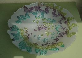 Fruchtschale mit Schmetterlingen