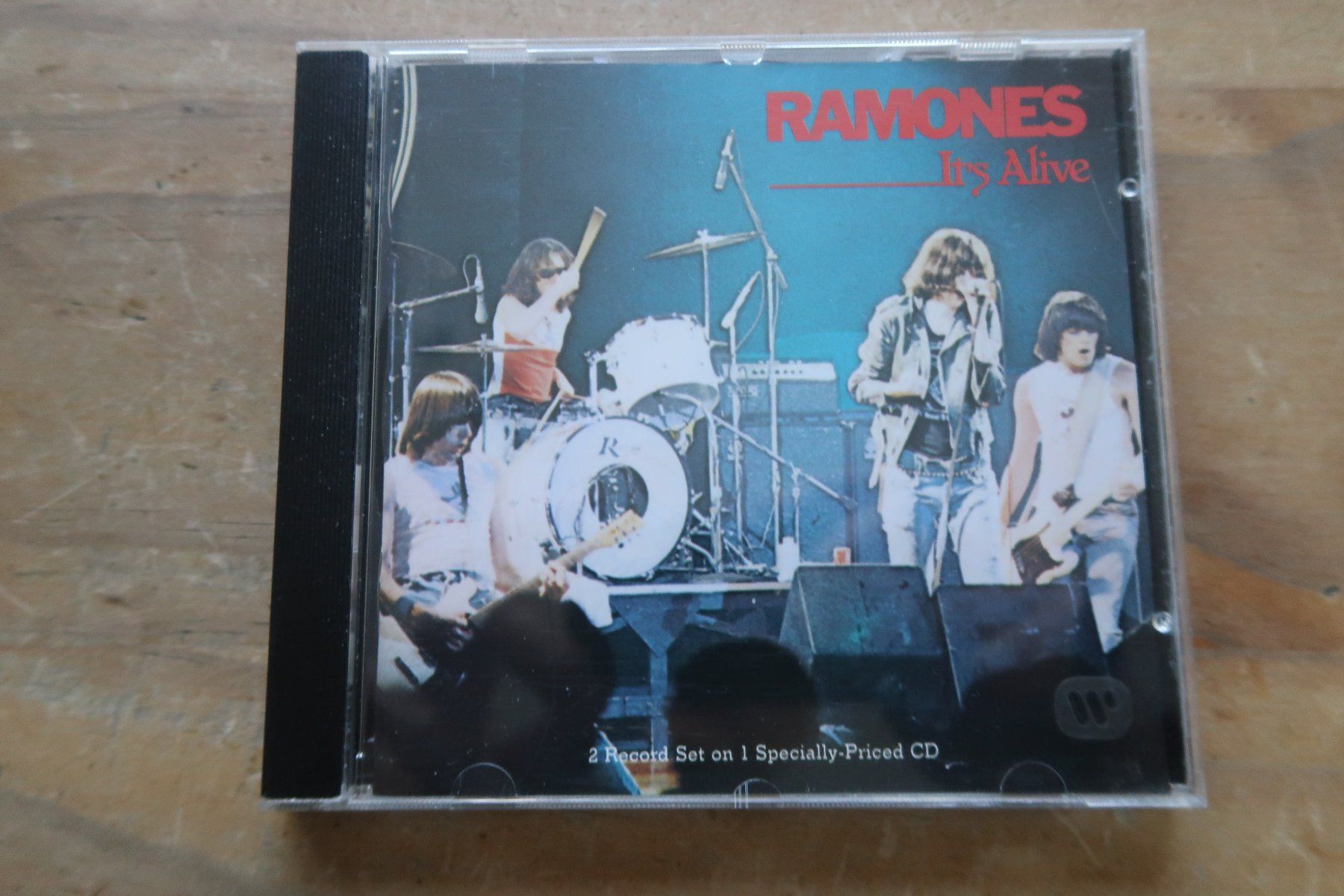 CD: THE RAMONES - IT'S ALIVE - CD – Usato da Basel venduto da Patiscat