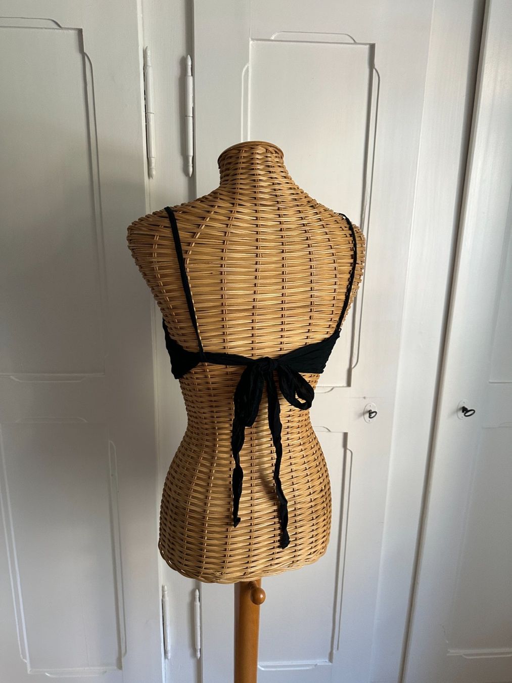 Brandy Melville Top: BRANDY MELVILLE - cropped Top schwarz – Usato da Zürich venduto da Diazaio 2