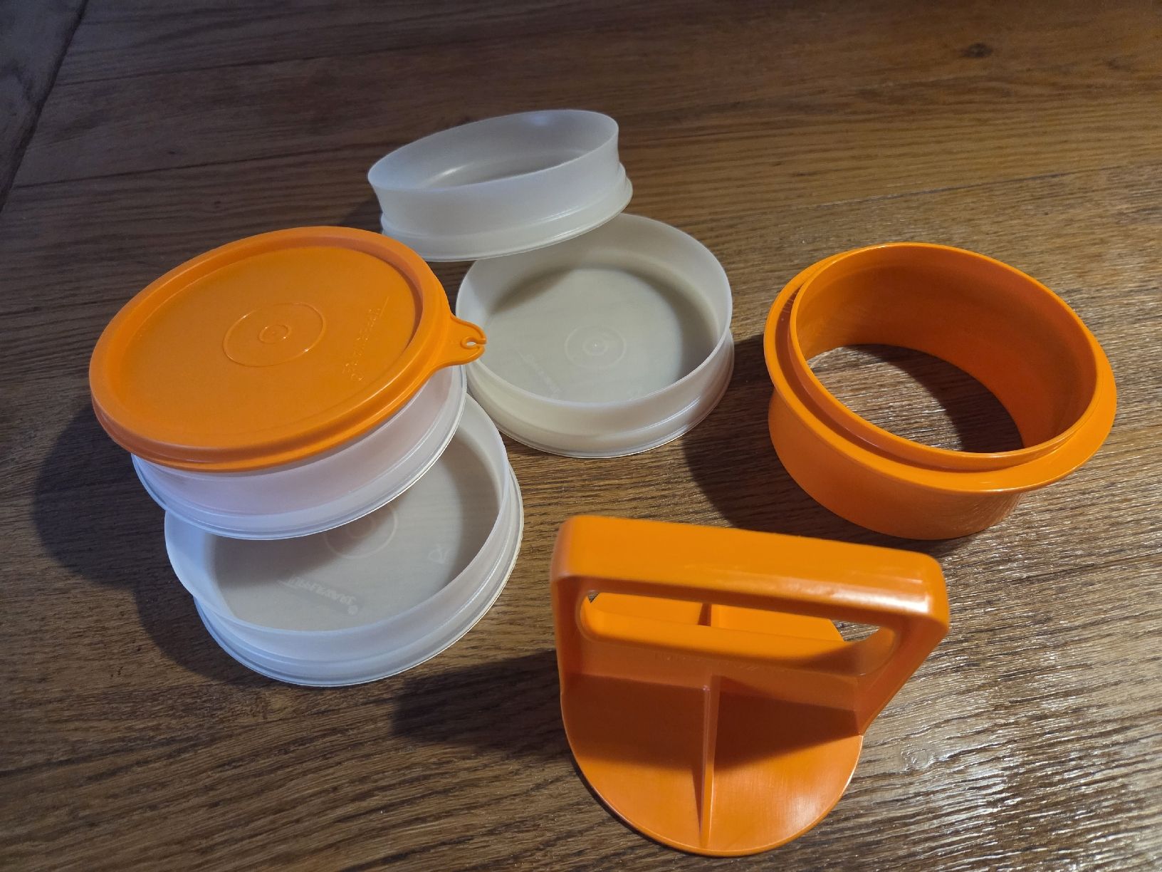 Tupperware Recipients et similaires: accessoires pour burger Tupperware  – D'occasion à La Chaux-de-Fonds par miami-vice1985