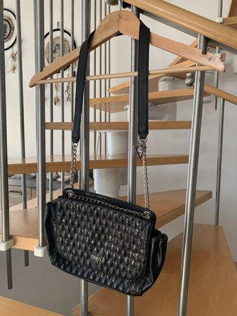 Guess Betula convertible Xbody Flap Black