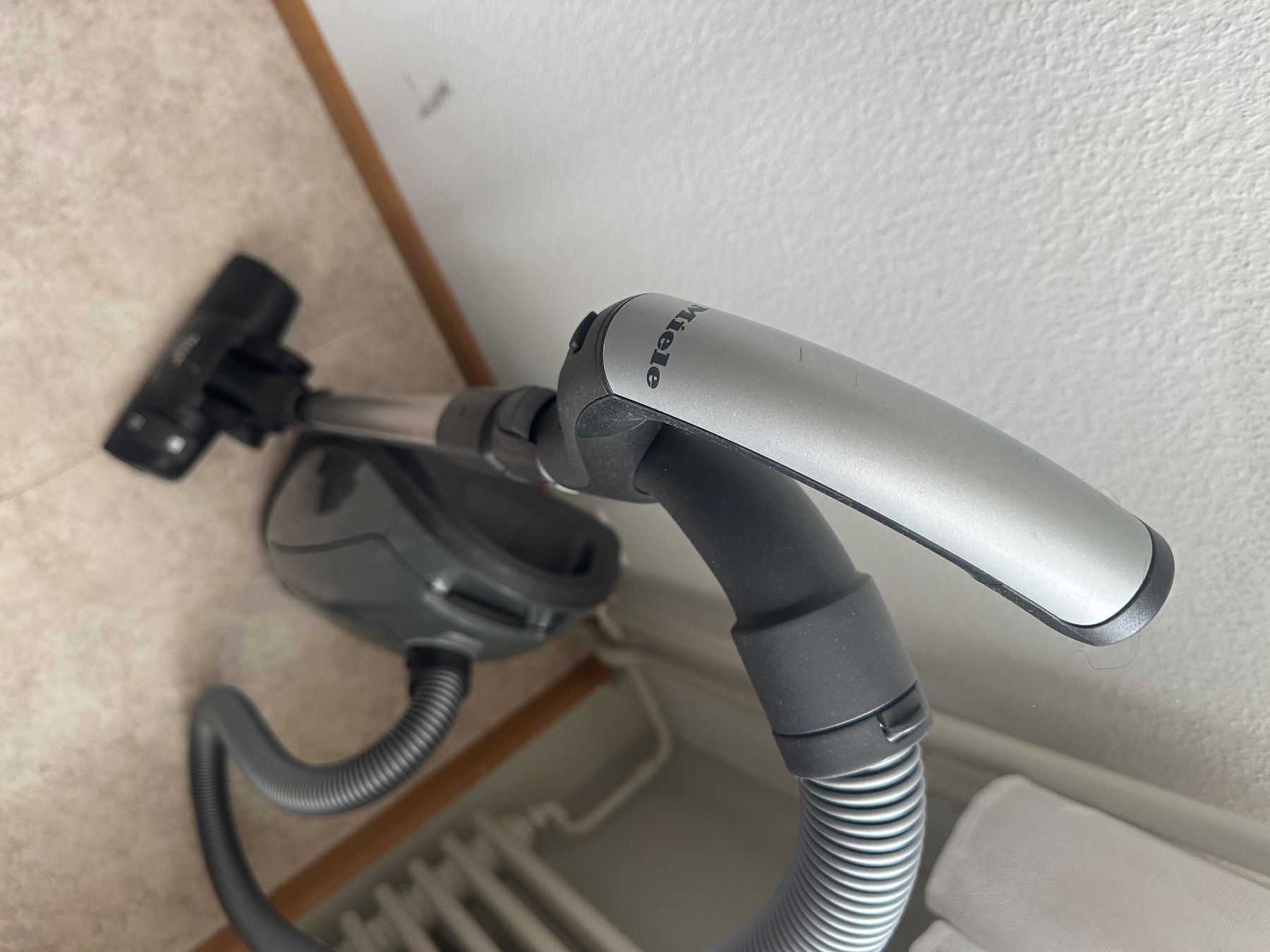 Miele Aspirapolveri & Accessori: Miele  C3  Staubsauger, TOP Zustand – Usato da Pratteln venduto da milisandra 7