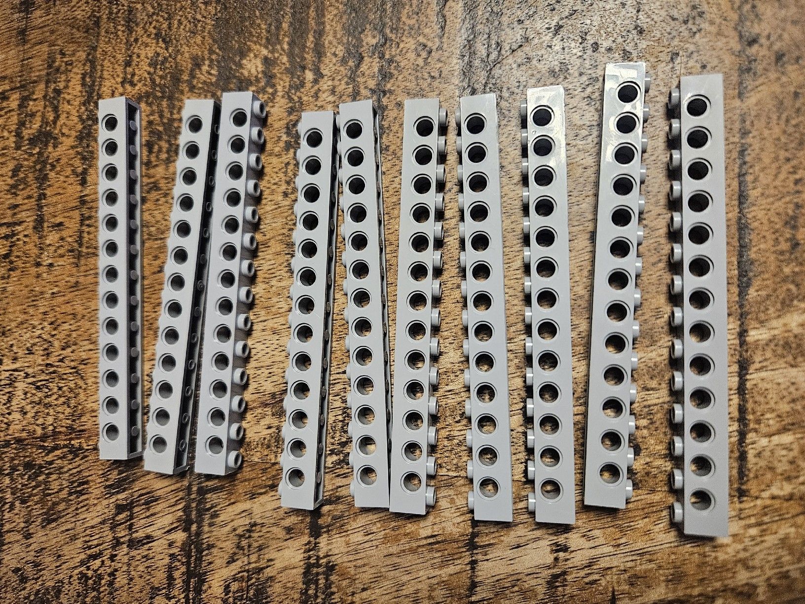 Lego Kit di costruzioni: lego 32018 lot de 10 pièces Light Bluish Gray Technic, Brick – Usato da Confignon venduto da Ecrofigs 1