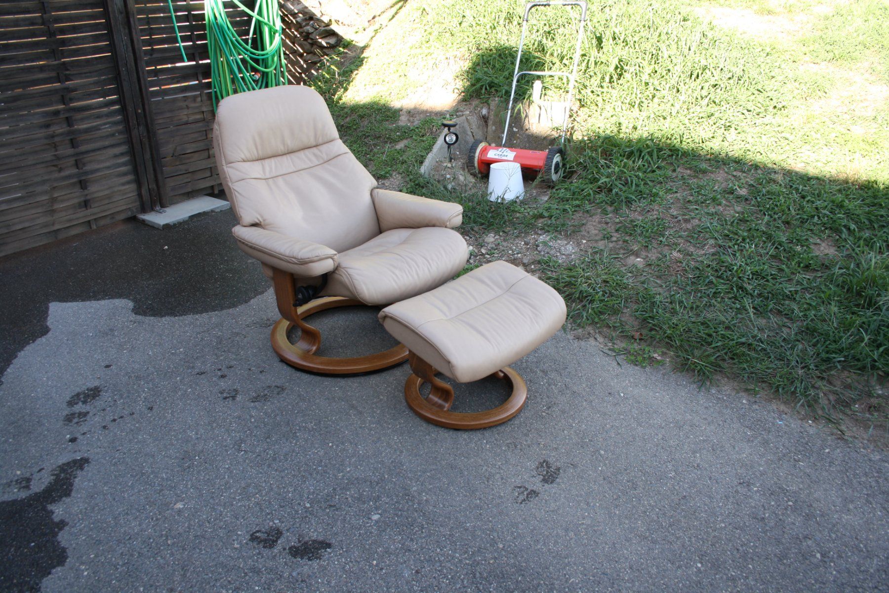 Stressless Poltrone: Stressless Relaxsessel mit Hocker Sessel – Usato da Wauwil venduto da Vintagesky 1