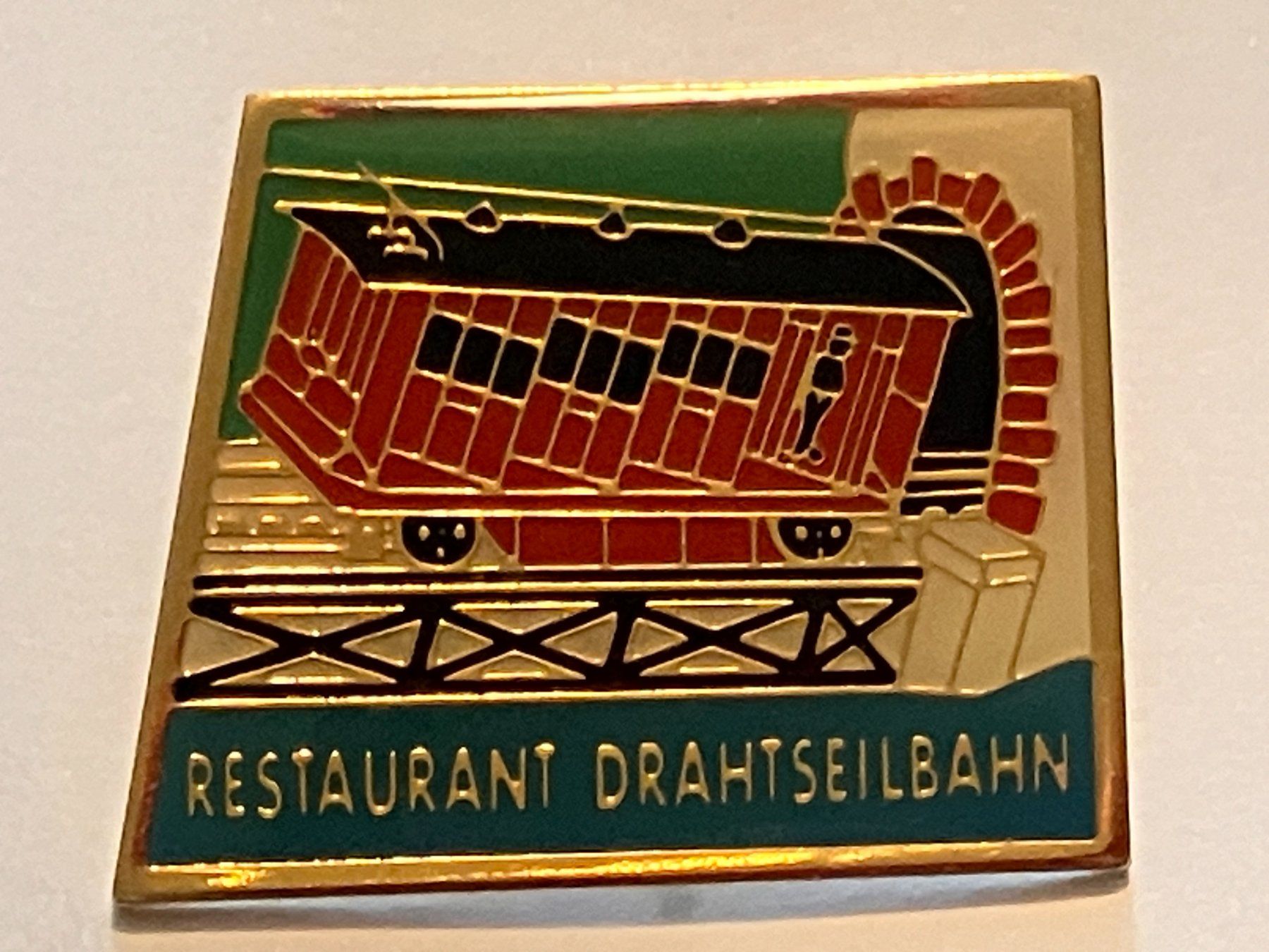 Placchette & Badge: 1 Pin Restaurant Drahtseilbahn – Usato da Basel venduto da djwwpp