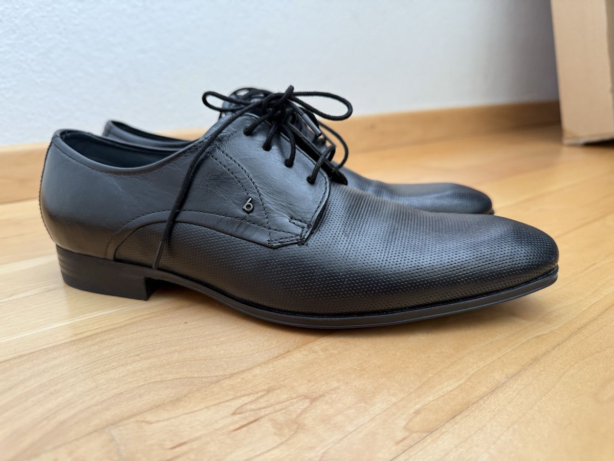 Bugatti Scarpe da uomo: 2 Paar Bugatti Herren Schnürschuhe Leder Gr 41 – Nuovo e nell'imballaggio originale da Strengelbach venduto da Chiavara 3