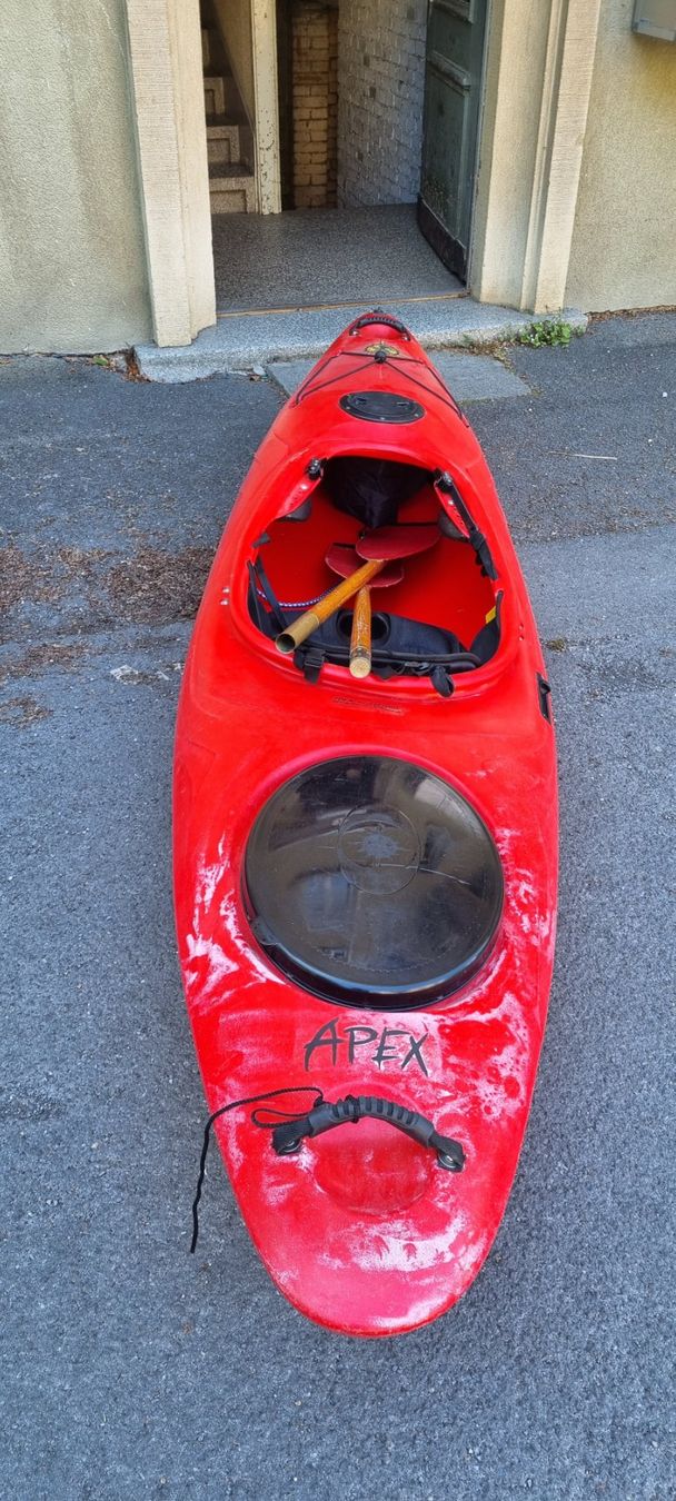 Barche: Kajak Apex rot mit Paddel – Usato da Luzern venduto da dom_xwv8